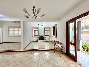 Casa em Condom�nio- Louveira SP